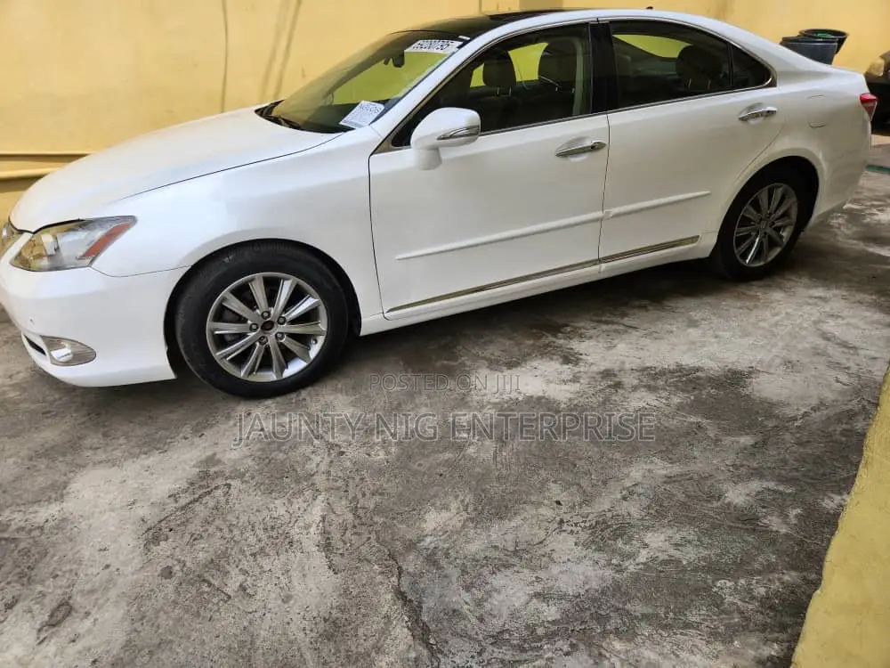 Lexus ES 2012 White