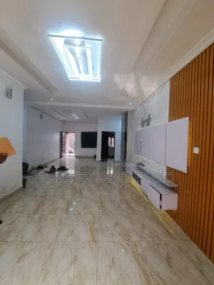 2bdrm Apartment in Chisco-Ikate, Lekki for rent