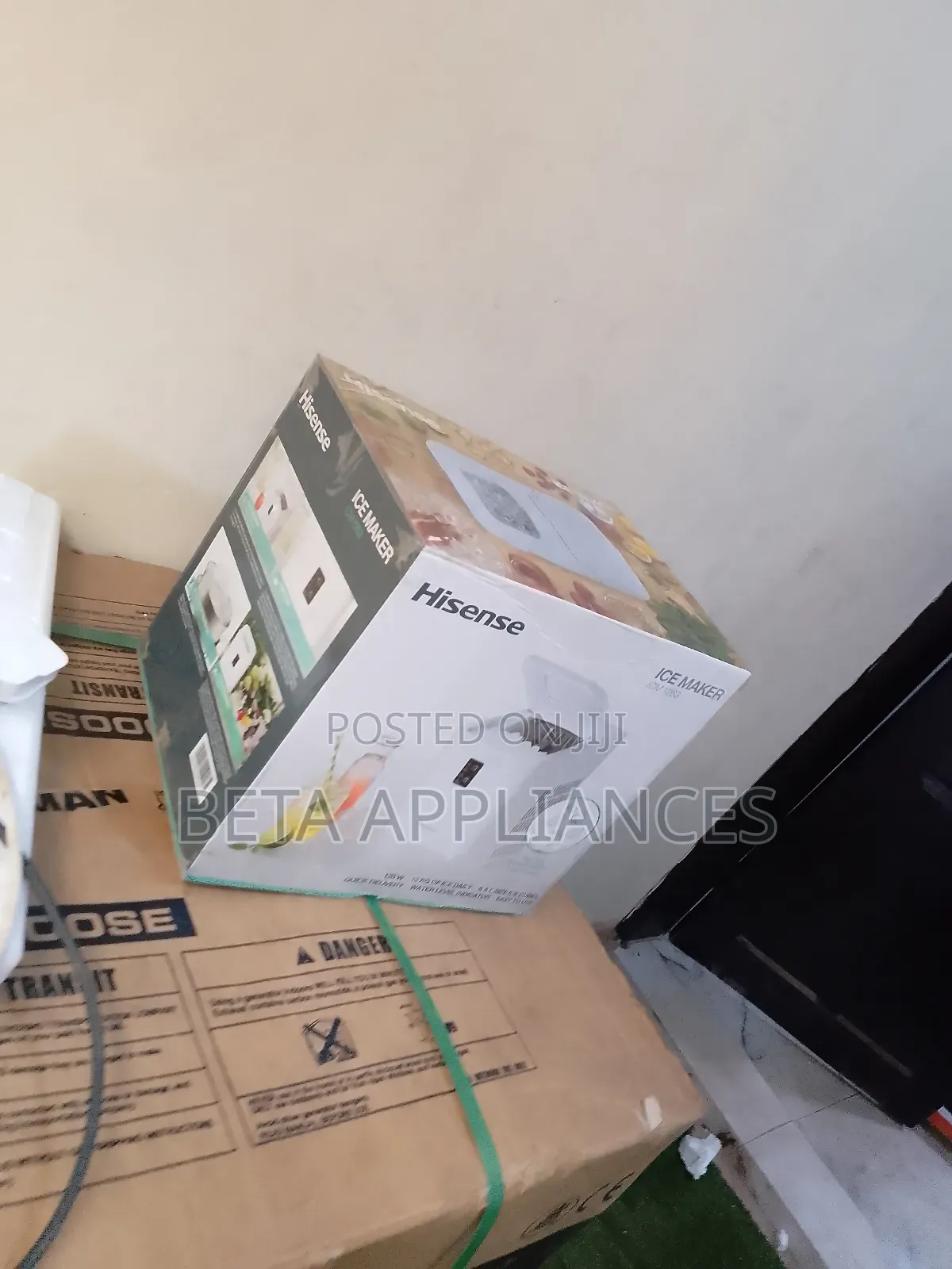 Hisense Compact Ice Maker With Quick Ice Production