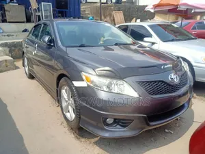Toyota Camry SE 4dr Sedan (2.5L 4cyl 6A) 2011 Gray