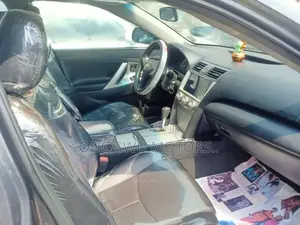 Toyota Camry SE 4dr Sedan (2.5L 4cyl 6A) 2011 Gray