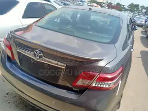 Toyota Camry SE 4dr Sedan (2.5L 4cyl 6A) 2011 Gray