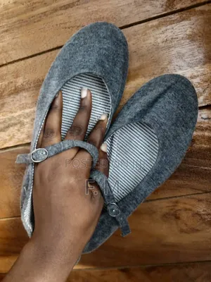 Neatly Used Flat Shoe, Size 40/41