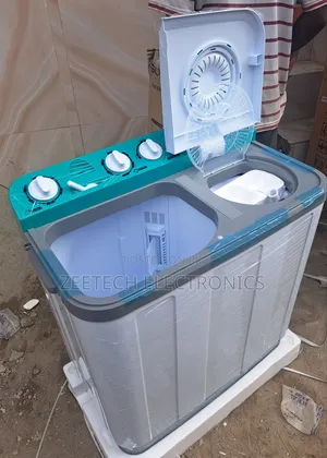 Hisense 7.5kg Twin Tub Semi-Automatic Top-Load Washing Machine.