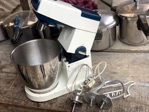 Kenwood Major 7litres Stand Mixer With Complete Hooks.