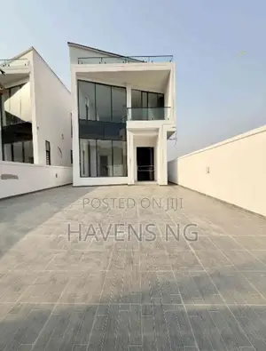 5bdrm Duplex in Chevron for sale