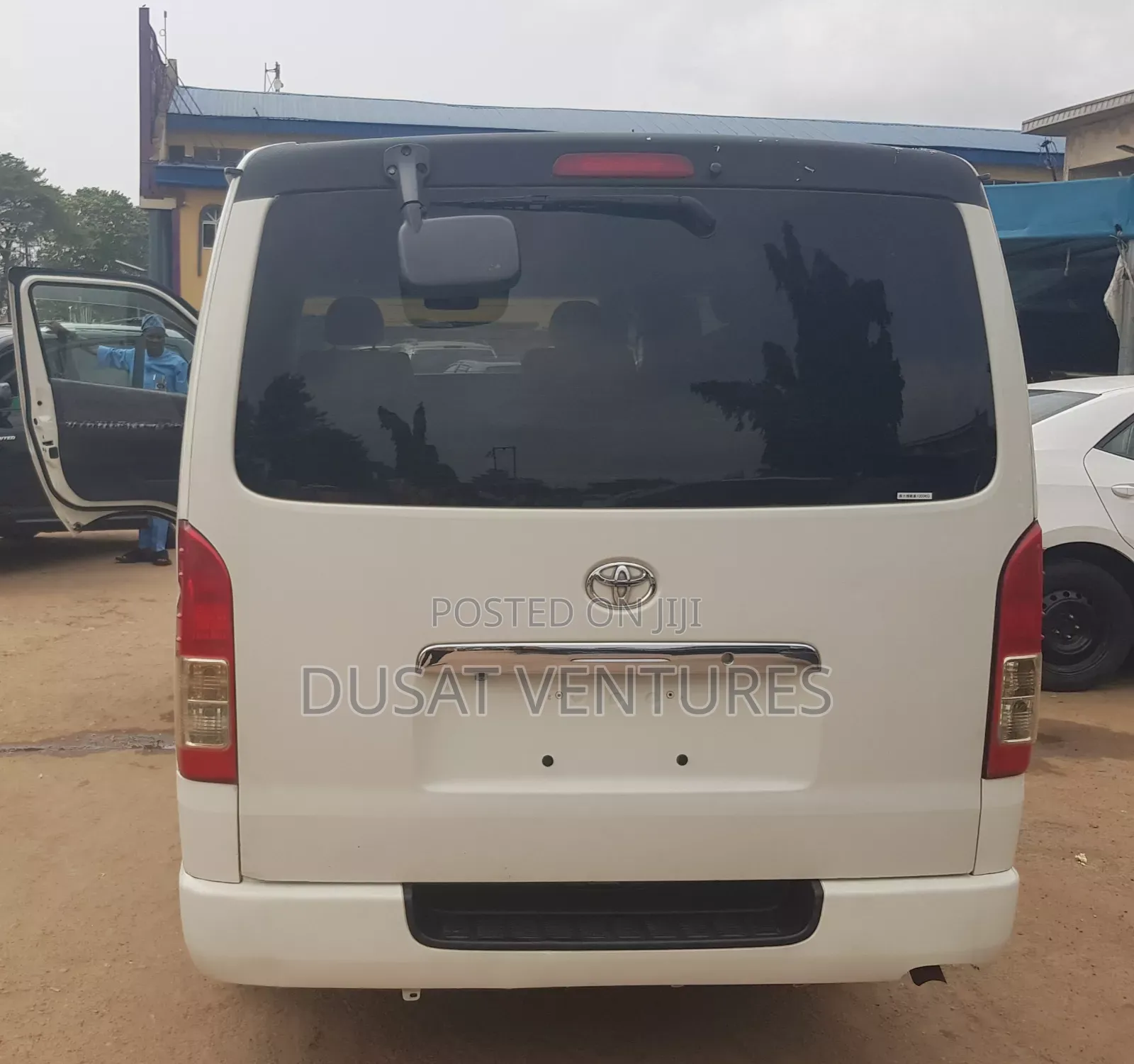 Toyota HiAce 2014 White