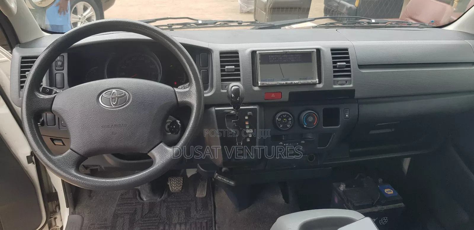 Toyota HiAce 2014 White