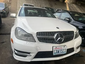Mercedes-Benz C300 Luxury 4Matic Sedan AWD (3.0L 6cyl 7A) 2010 White