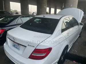 Mercedes-Benz C300 Luxury 4Matic Sedan AWD (3.0L 6cyl 7A) 2010 White