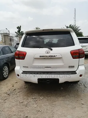 Toyota Sequoia SR5 4dr SUV (5.7L 8cyl 6A) 2008 White