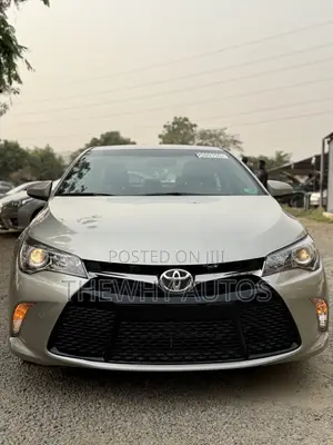 Toyota Camry SE 4dr Sedan (2.5L 4cyl 6A) 2015 Gold