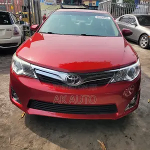 Toyota Camry XLE 4dr Sedan (2.5L 4cyl 6A) 2014 Red