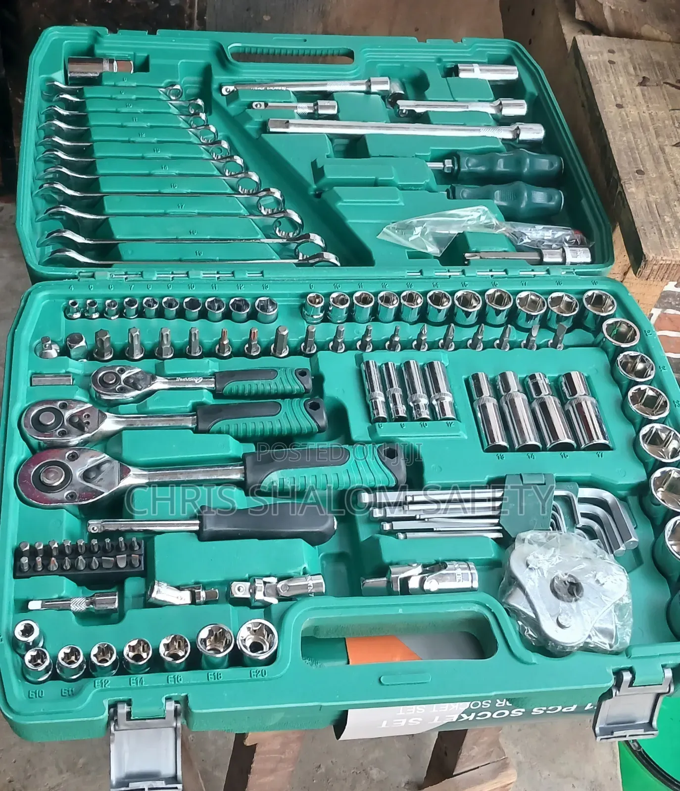 121 Piece Socket and Spanner Set