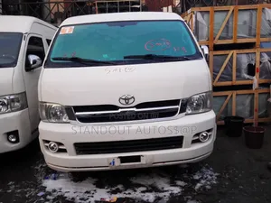 Toyota HiAce 2018 White