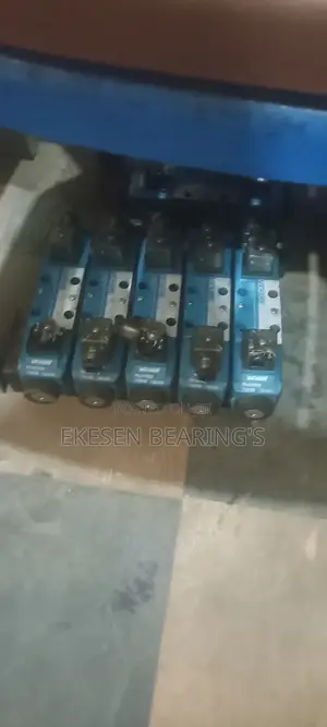 Vickers Hydraulic Solenoid Directional Control Valves.