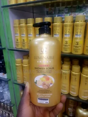 Q7 Luminaire Vitamin C Shower Scrub