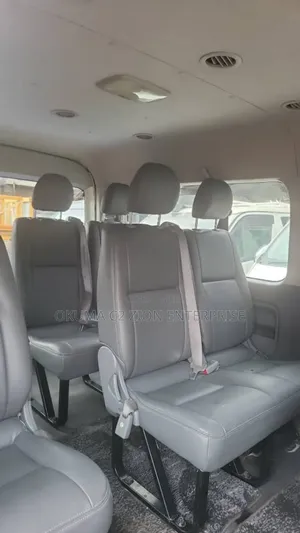 Toyota HiAce 2005 White