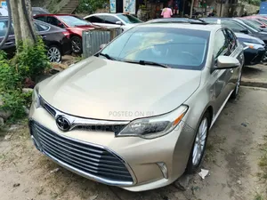 Toyota Avalon Limited Sedan FWD (3.5L 6cyl 6A) 2017 Gold