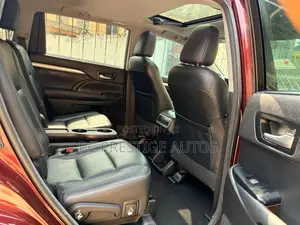 Toyota Highlander XLE 4dr SUV AWD (3.5L 6cyl 6A) 2014 Red