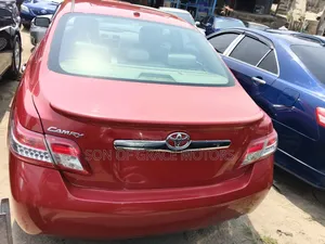 Toyota Camry XLE 4dr Sedan (2.5L 4cyl 6AM) 2010 Red