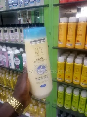 Q7 SKN Lightening Goat's Milk Shower Gel