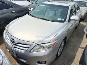 Toyota Camry XLE 4dr Sedan (2.5L 4cyl 6A) 2011 Silver