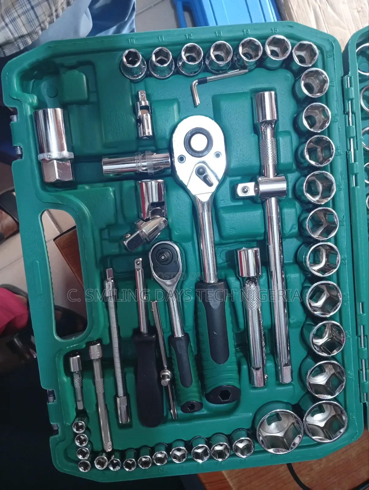 61 Pieces Set Tools Box