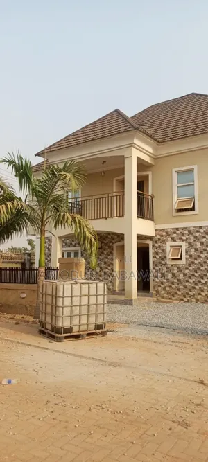 4bdrm Duplex in Golflane Estate for rent