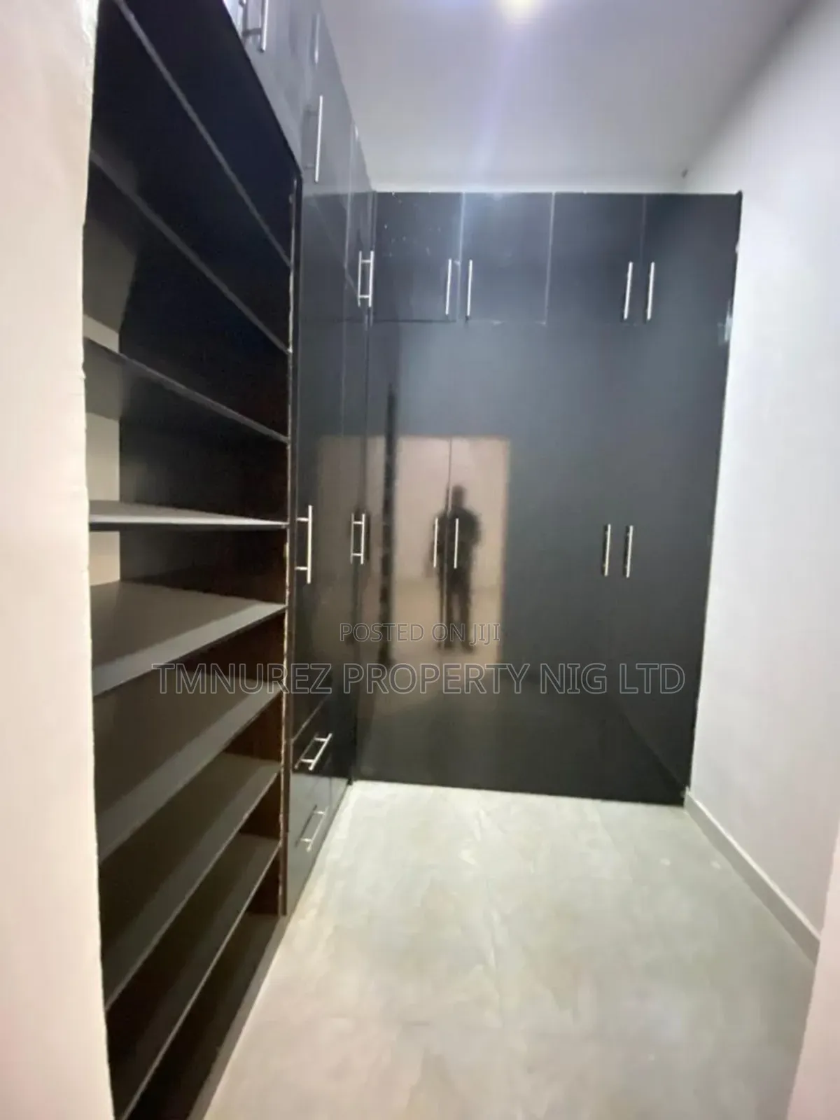Studio Apartment in Chevron for rent