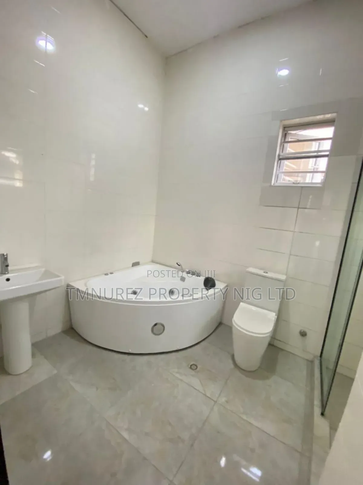 Studio Apartment in Chevron for rent