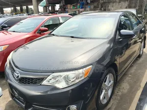 Toyota Camry SE 4dr Sedan (2.5L 4cyl 6A) 2013 Gray