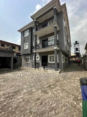 3bdrm Apartment in Ajao Estate for rent