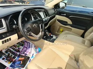 Toyota Highlander Limited 4dr SUV AWD (3.5L 6cyl 6A) 2015 Gold