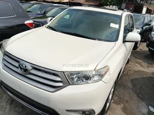 Toyota Highlander Limited 3.5l 4WD 2013 White