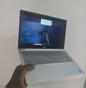 Laptop HP 14-ep0063 8GB Intel Core i5 SSD 256GB