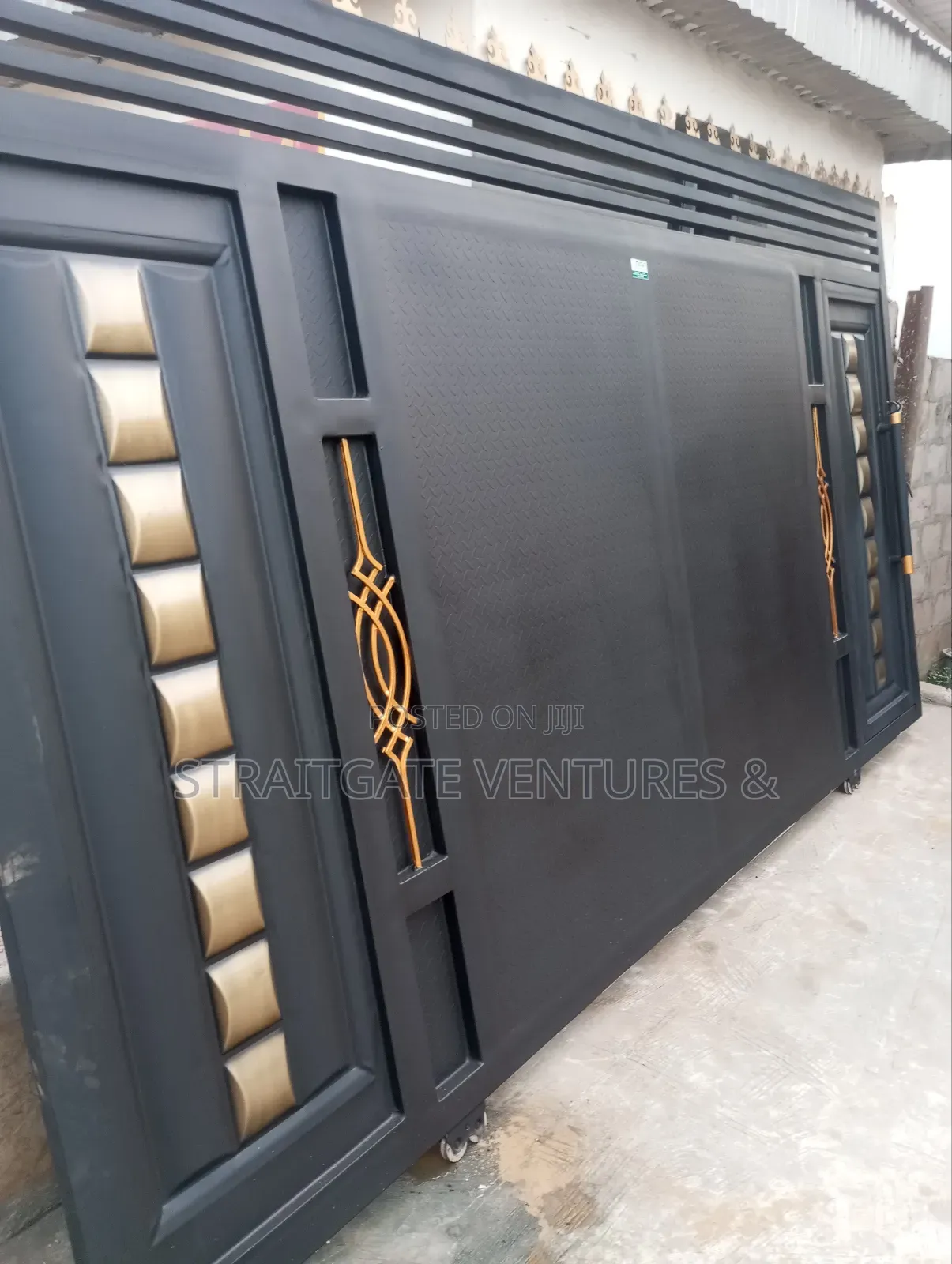 Heavy Chequered Black Rolling Gate