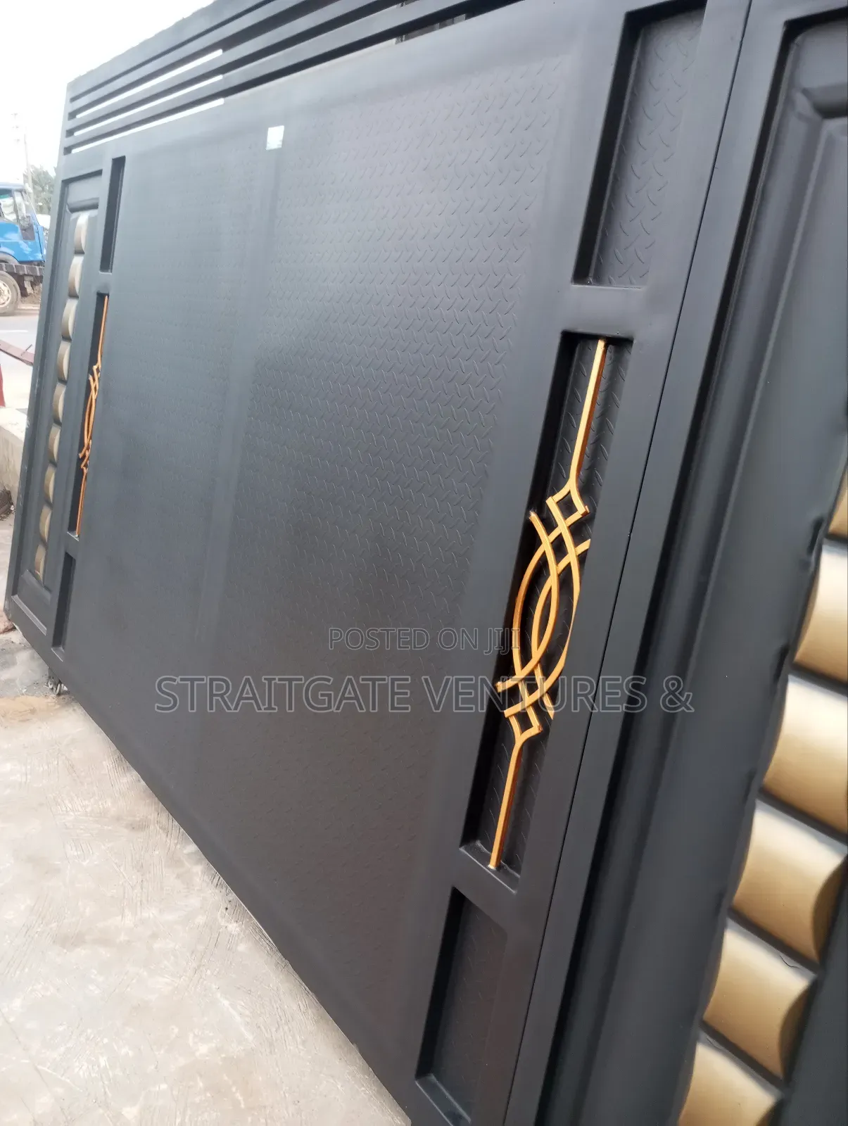 Heavy Chequered Black Rolling Gate