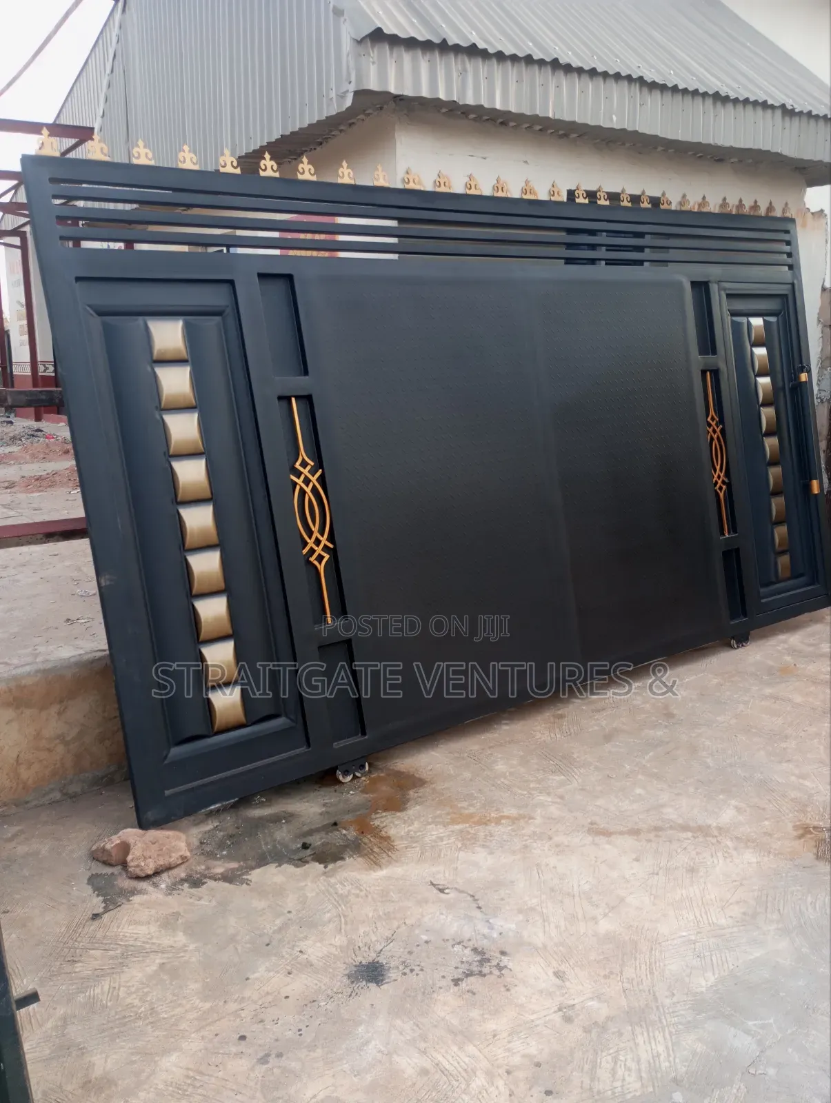 Heavy Chequered Black Rolling Gate