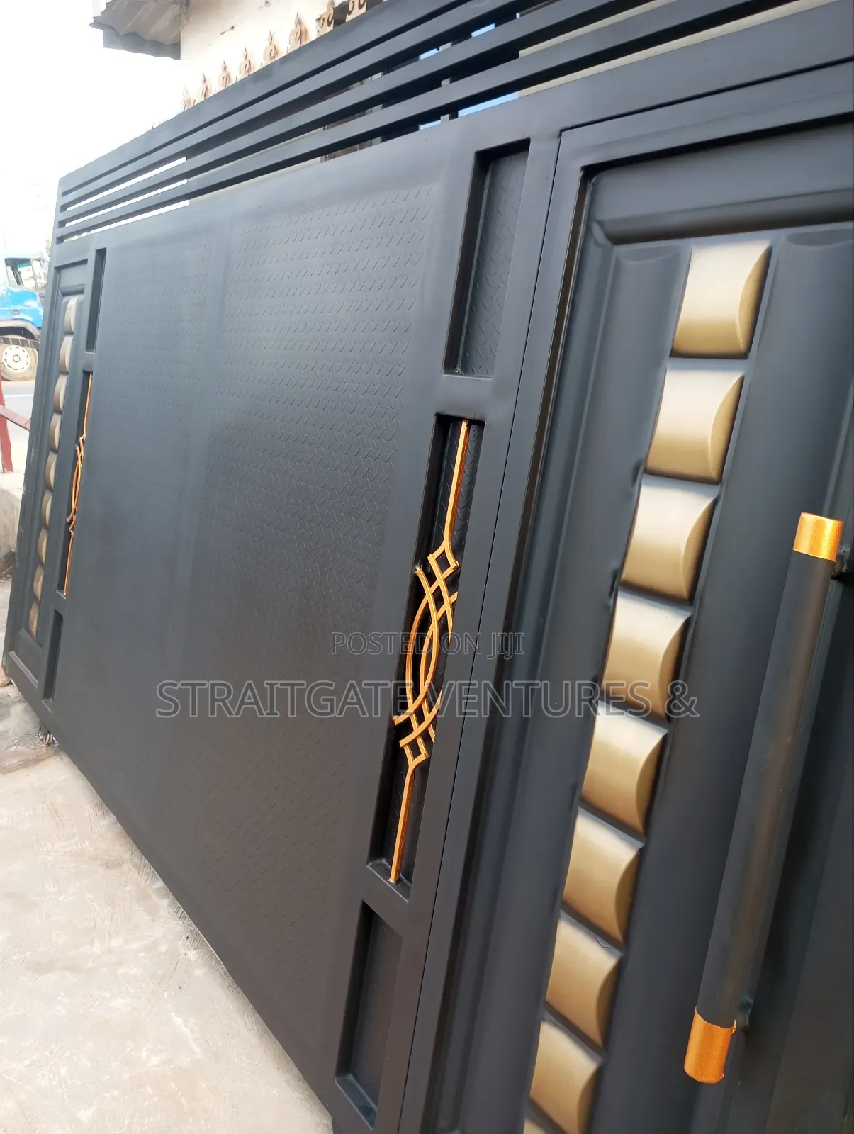Heavy Chequered Black Rolling Gate