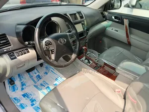 Toyota Highlander Limited 3.5l 4WD 2013 Gray