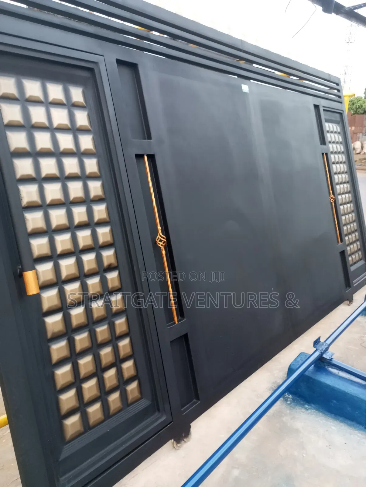 Heavy Plain Black Rolling Gate