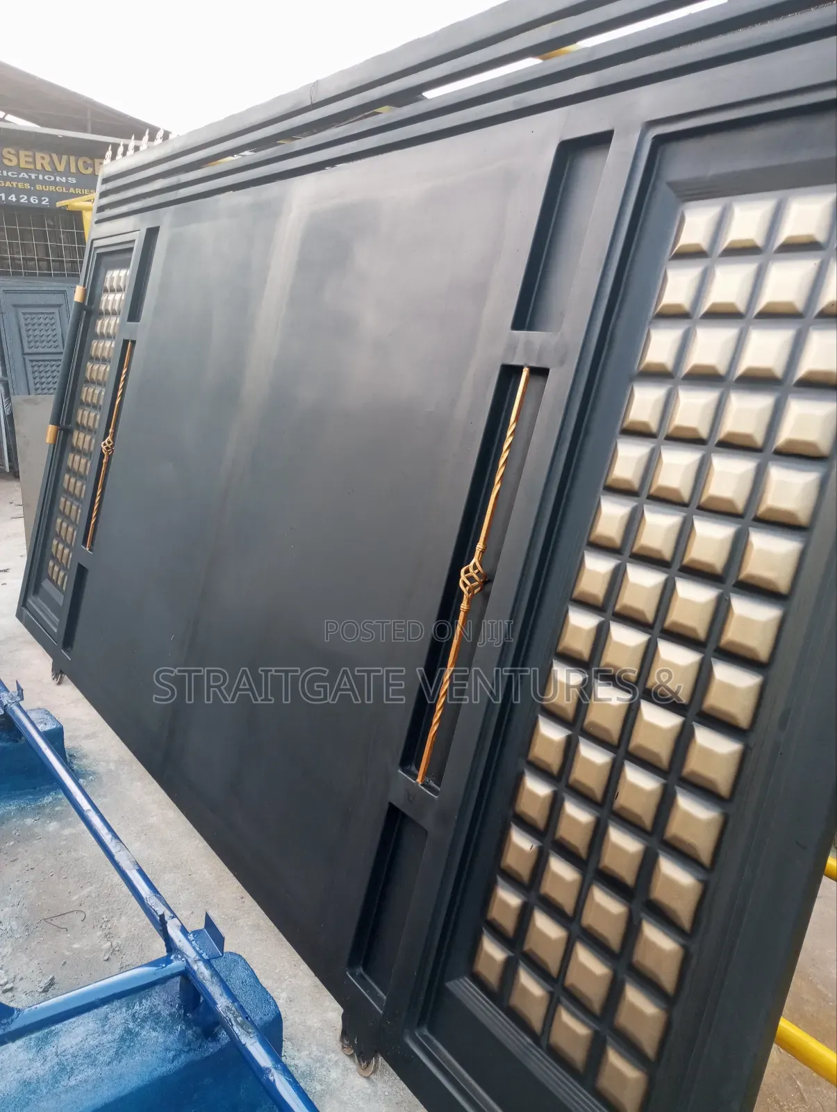 Heavy Plain Black Rolling Gate