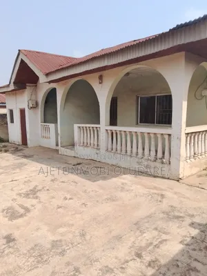 6bdrm Block of Flats in Awedele Off for sale