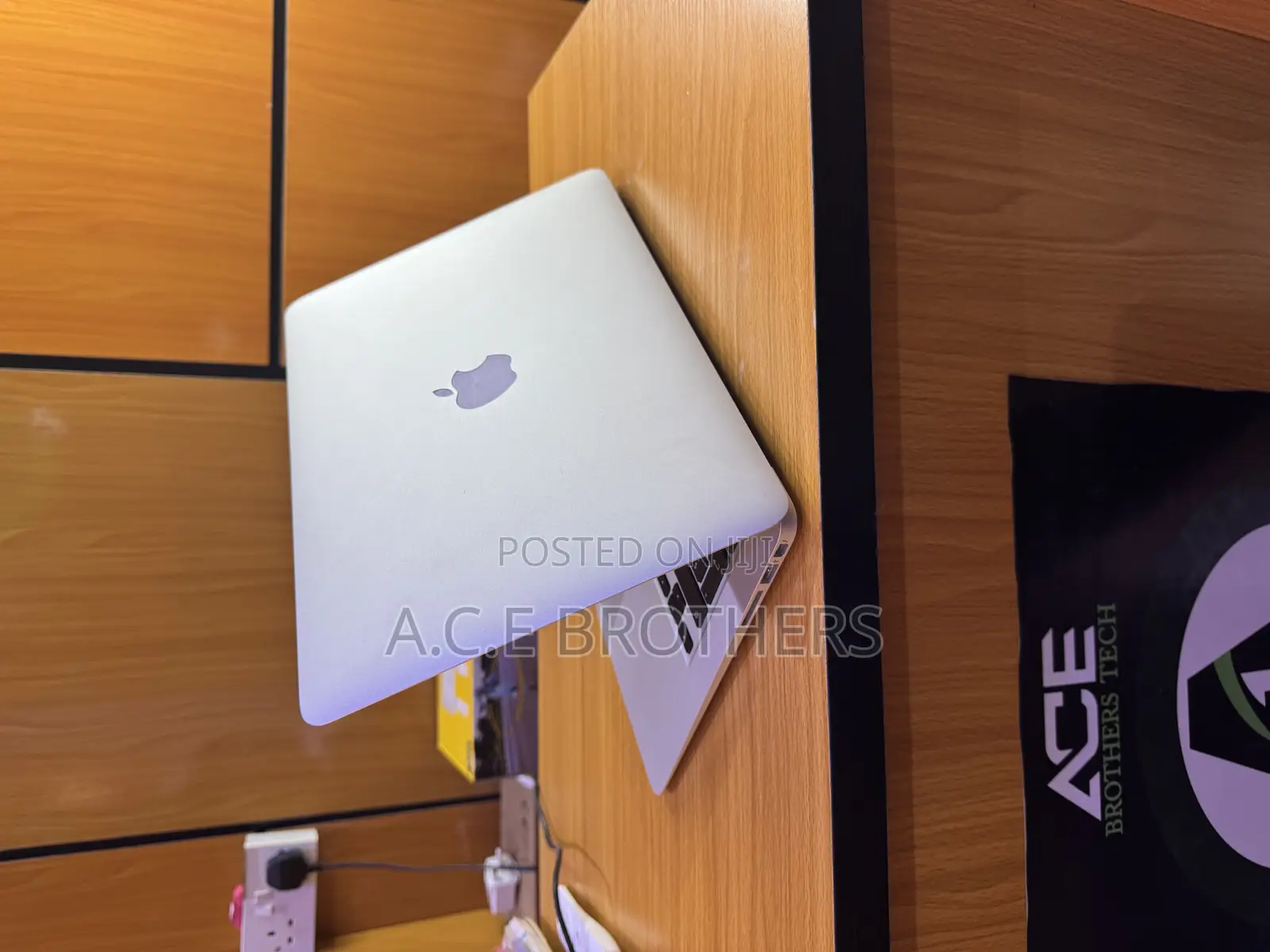 Laptop Apple MacBook 2011 8GB Intel Core I5 SSD 256GB