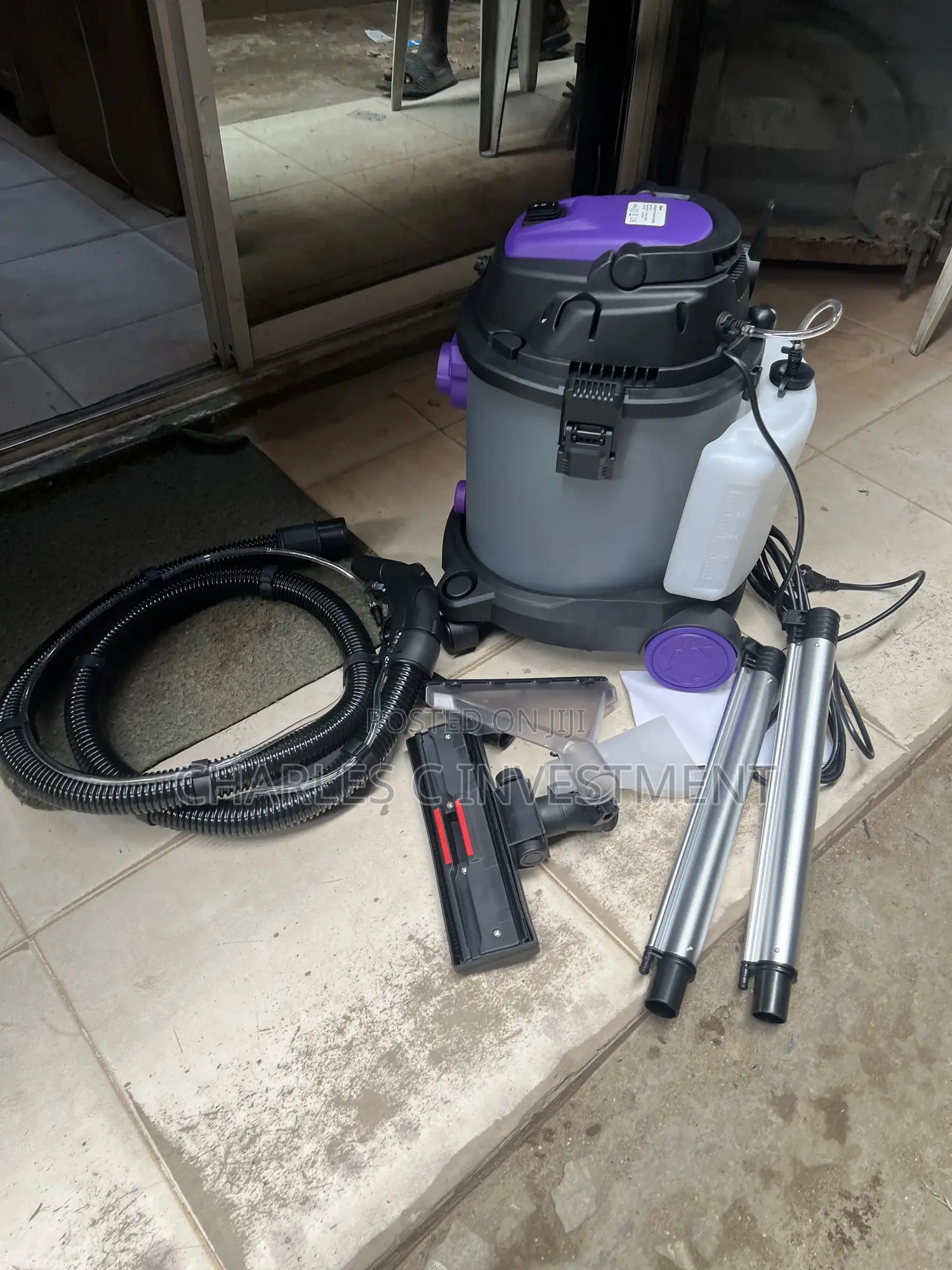 Wet Dry Upholstery Vacuum Cleaner With Blowing Function.