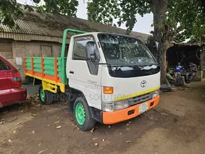 Toyota Dyna 100 Petrol Engine 3y Newly Registered