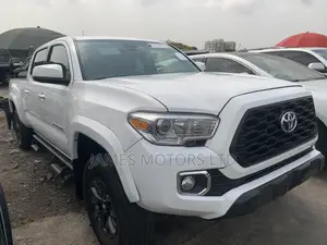 Toyota Tacoma 2023 White