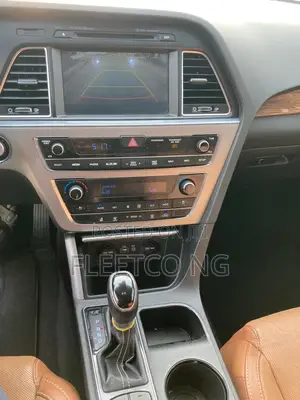 Hyundai Sonata Limited w/Brown Leather 4dr Sedan (2.4L 4cyl 6A) 2015