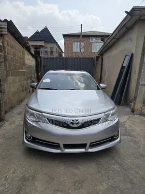 Toyota Camry SE 4dr Sedan (2.5L 4cyl 6A) 2014 Silver